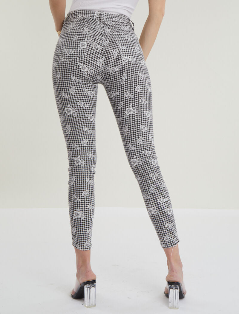Jean 7/8 mit Hahnentritt- und Blumenmuster. - schwarz