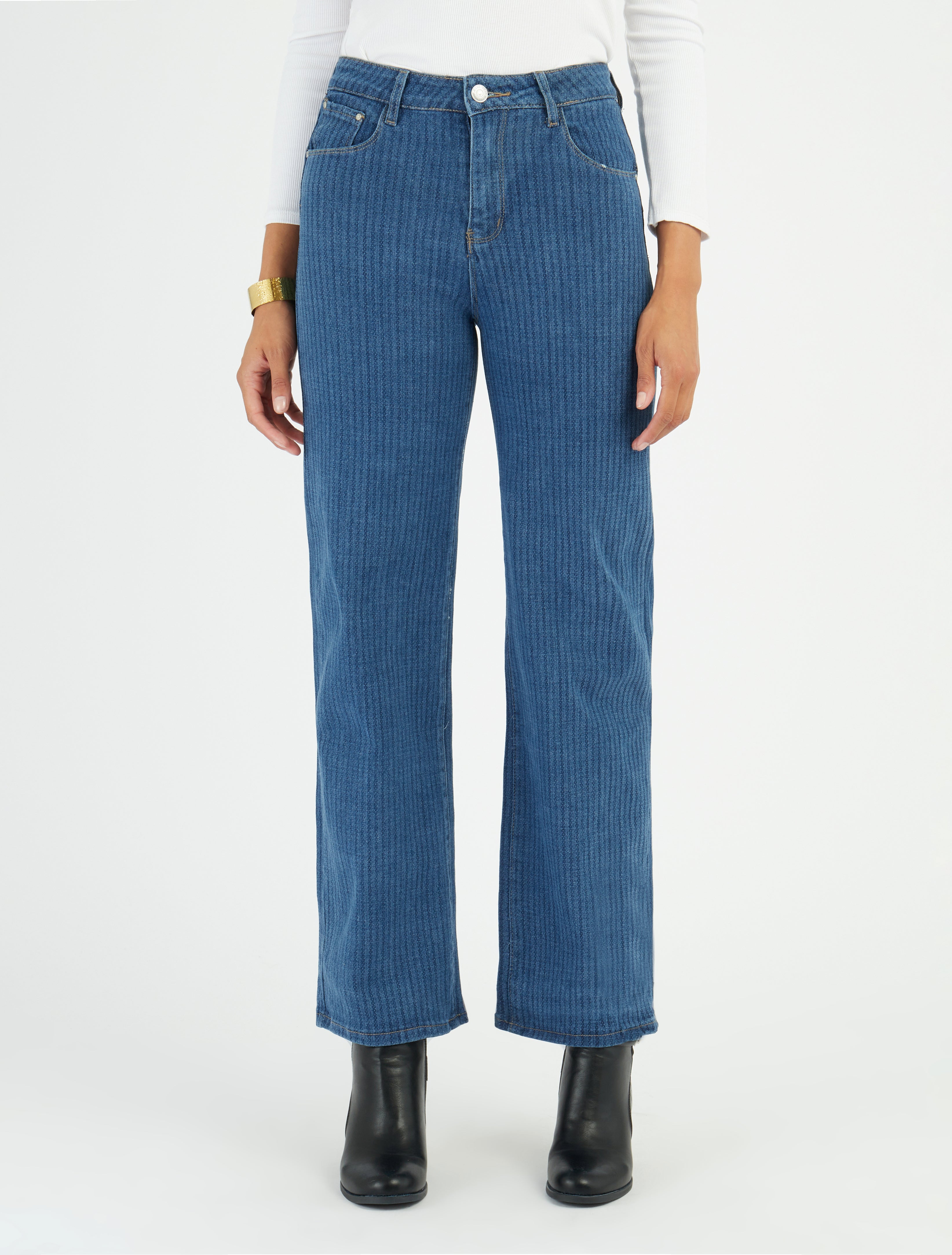 Jean mit weitem Bein, gestreiftes Muster, gerader Schnitt. - Blau