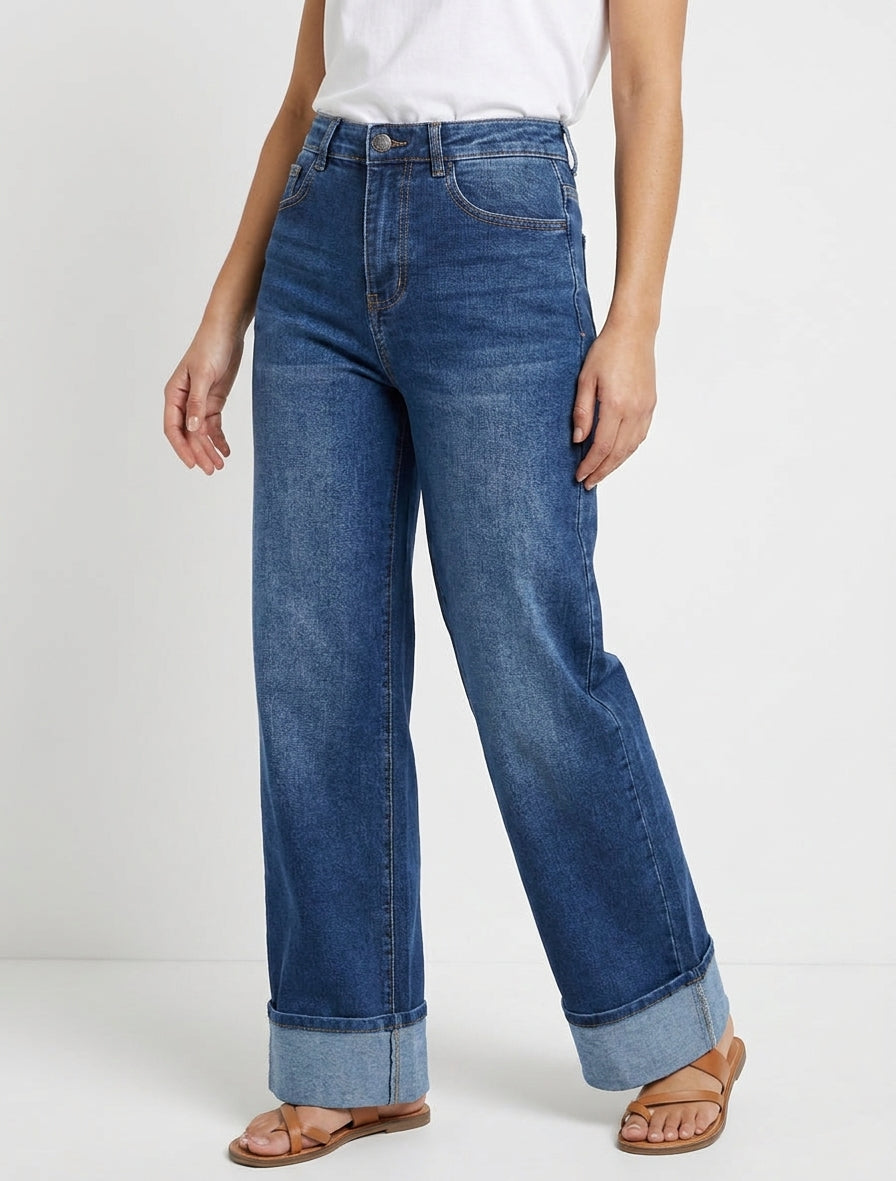 Jean mit weitem Bein und ausgebleichtem Saum. - Denimblau