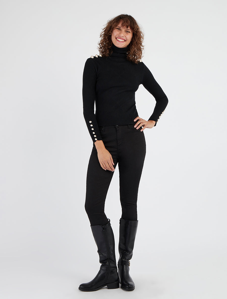 Gerippter Rollkragenpullover mit Knöpfen - Schwarz