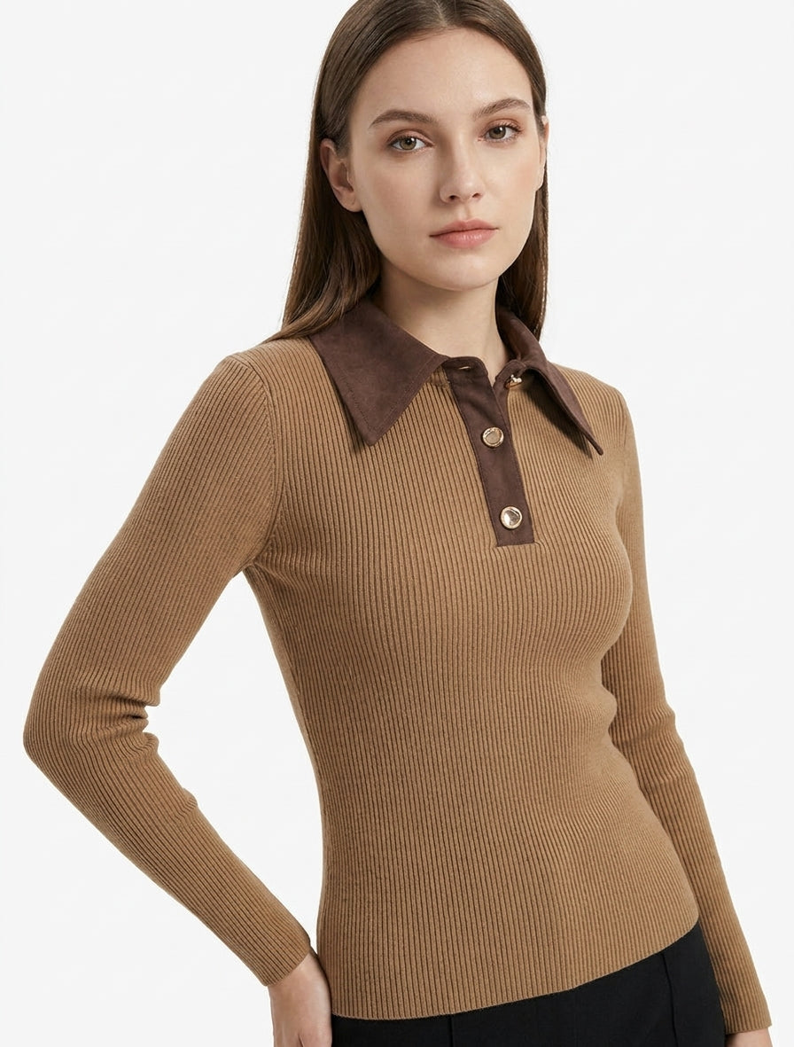 Feiner Strickpullover mit Knopfkragen aus Wildleder - Kamel
