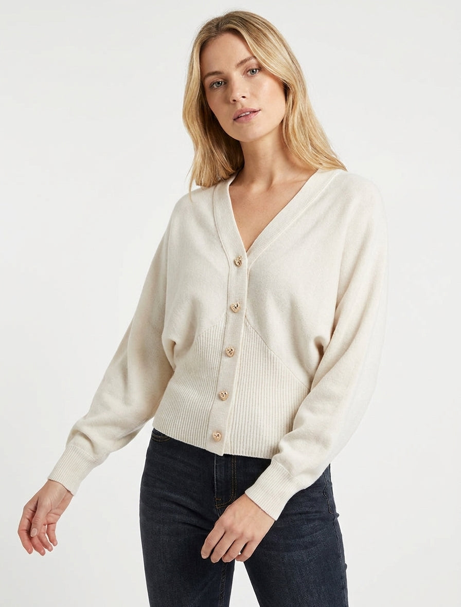 Pullover mit dekorativen Herzknöpfen - Beige