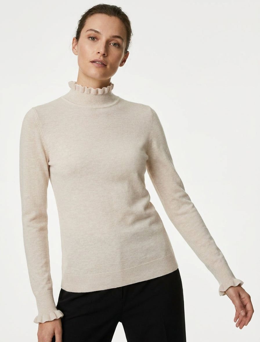 Gerader Pullover mit Stehkragen und ausgestellten Manschetten. - Beige