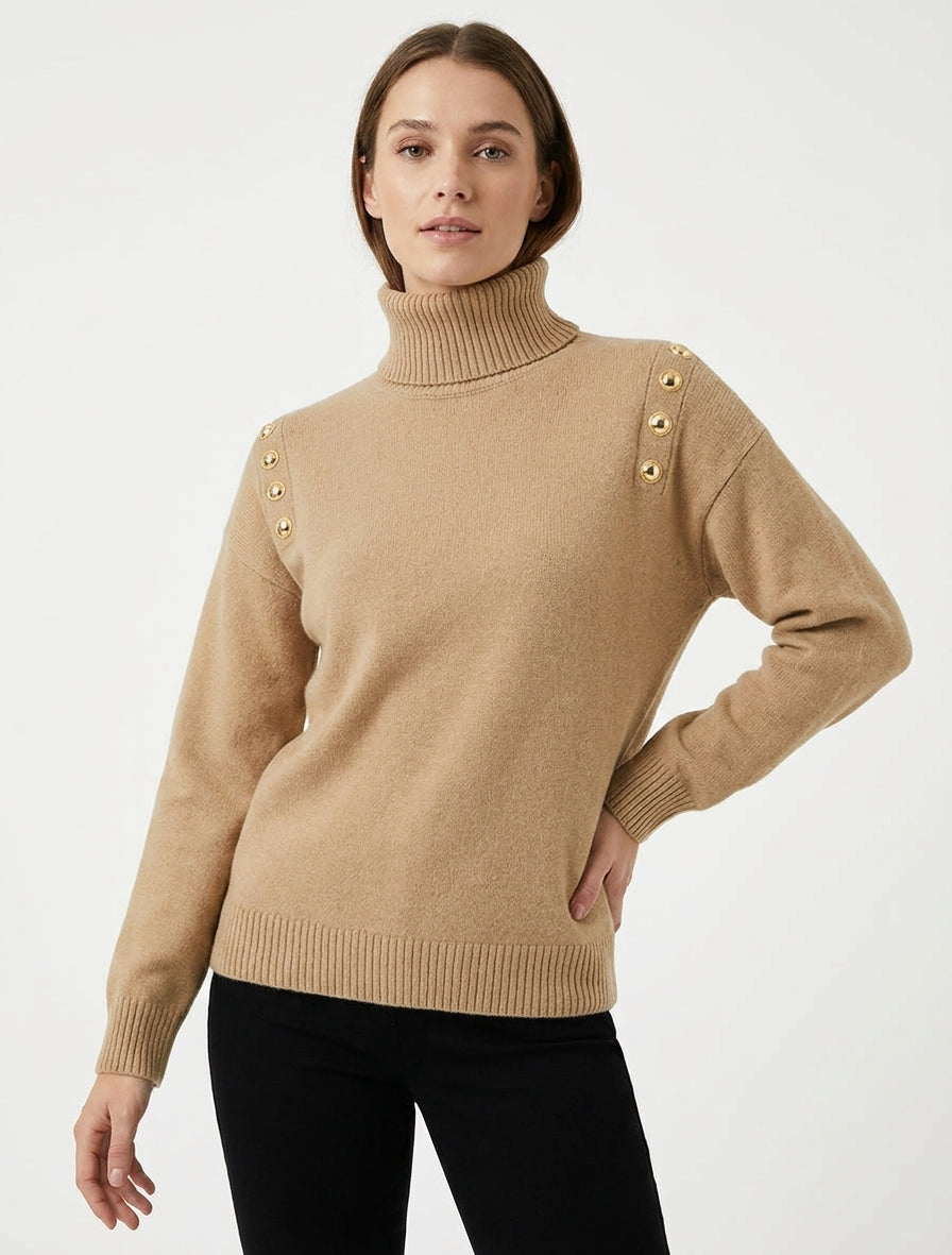 Gerader Pullover mit Rollkragen und dekorativen Knöpfen. - Helles Kamel