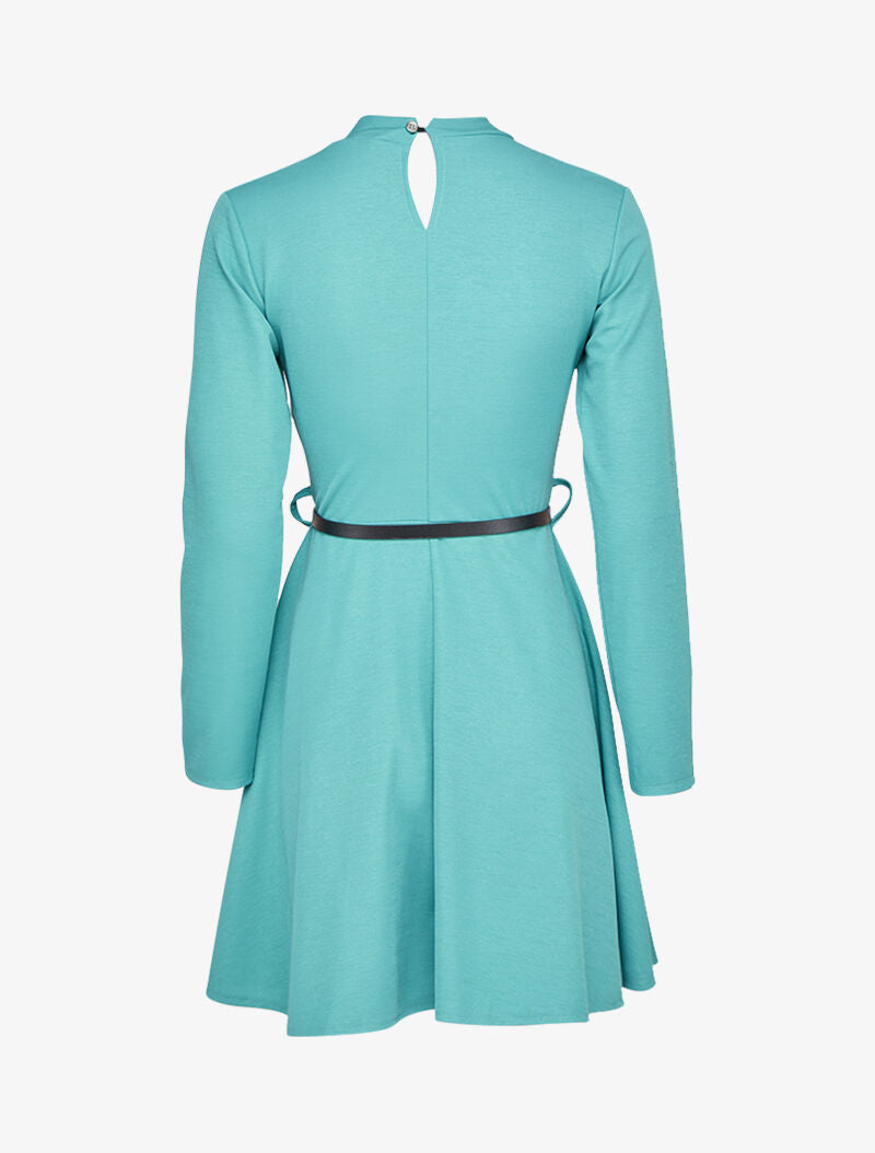 Robe patineuse courte à poches à rabats en trompe l&