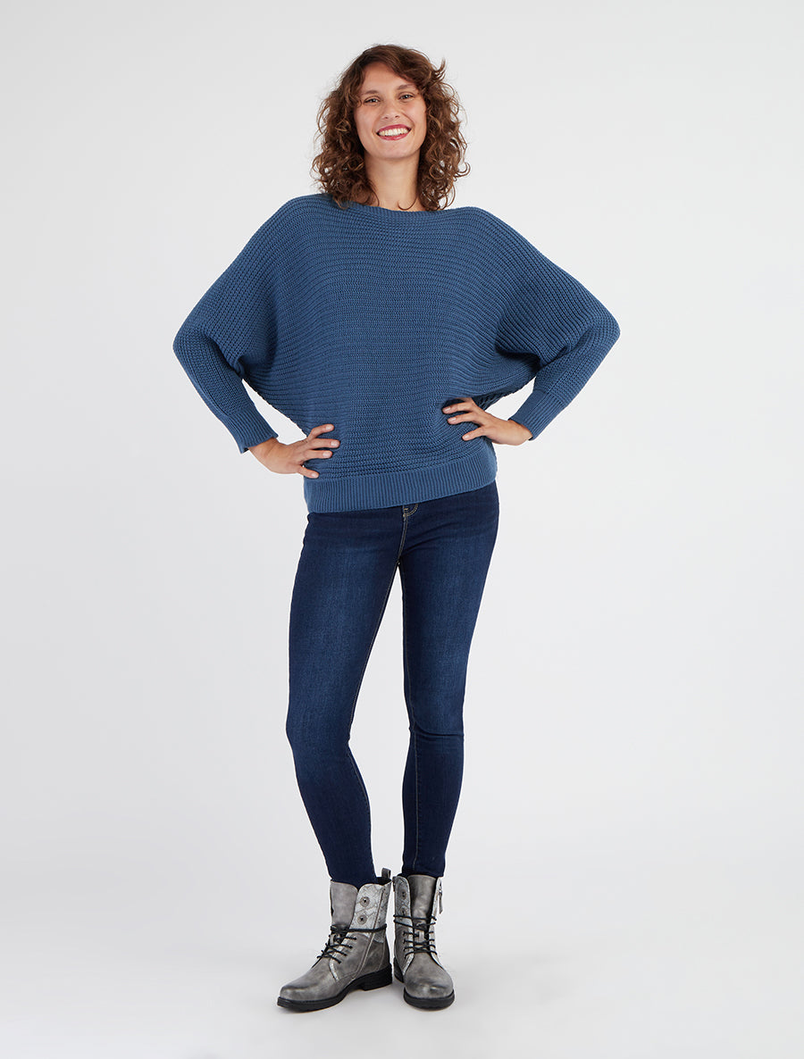 Einfarbiger Pullover mit Fledermausärmeln - Blau