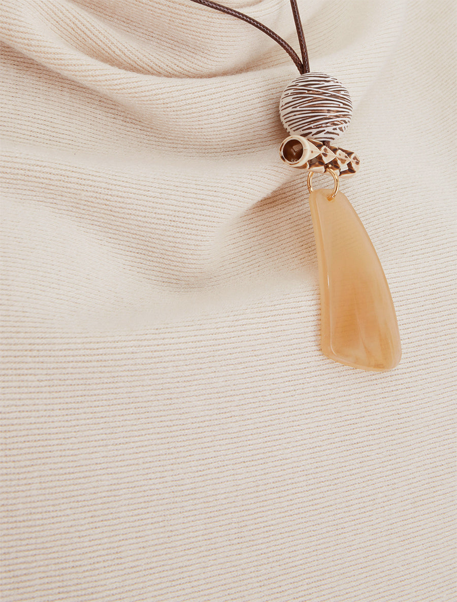 Feiner Pullover mit Fledermausärmeln und Wasserfallausschnitt - Beige
