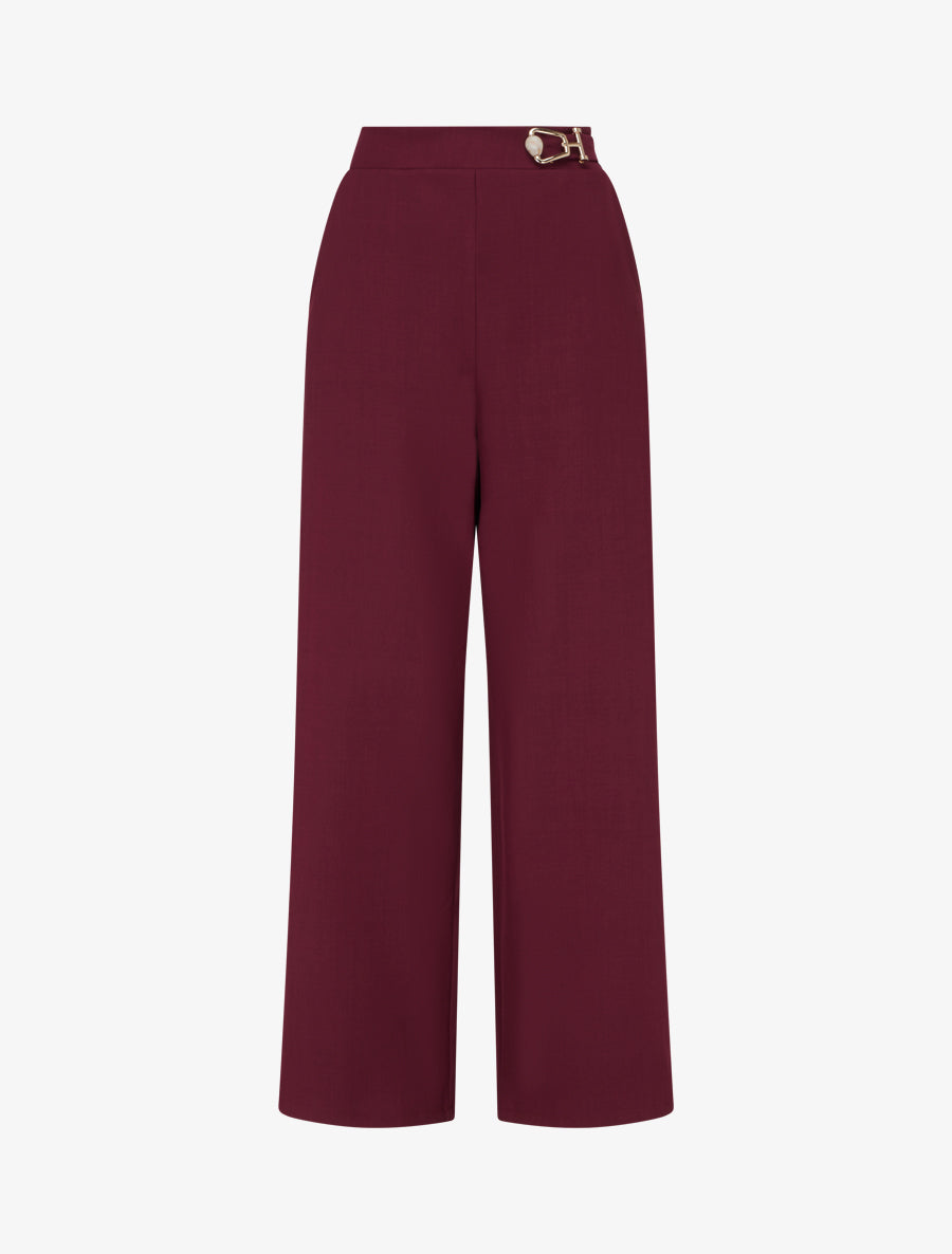 Weit geschnittene Hose mit hoher Taille und Schmuckverzierung. - Weinrot