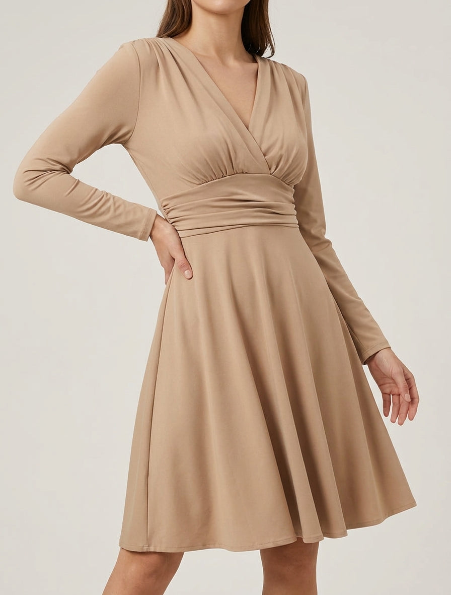 Langärmeliges Skaterkleid mit geraffter Taille - Helles Kamel