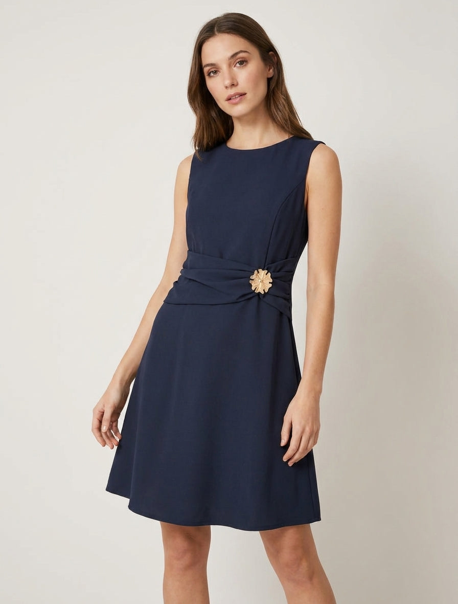 Ärmelloses Kleid mit Schmuckeinsatz - Marine