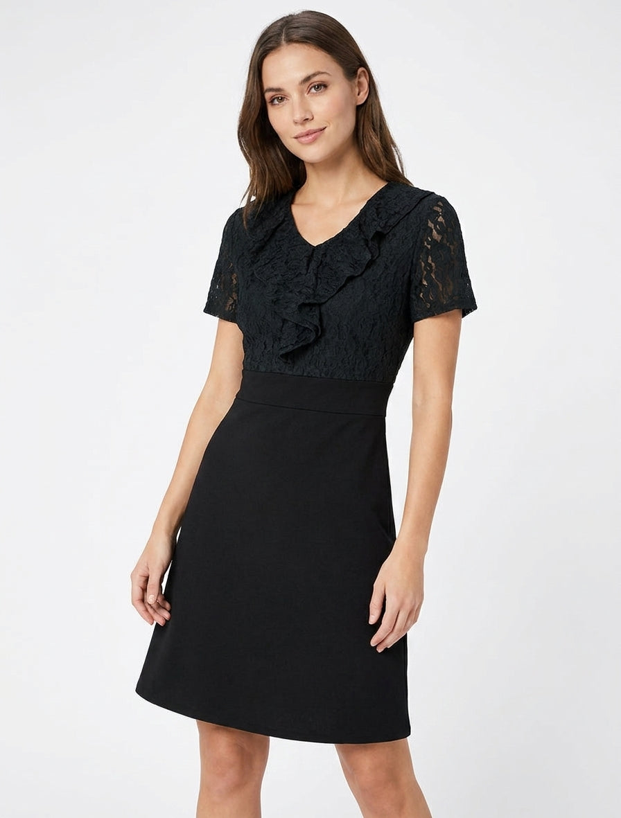 Gerades Kleid mit Spitzenvolant am Oberteil - Schwarz