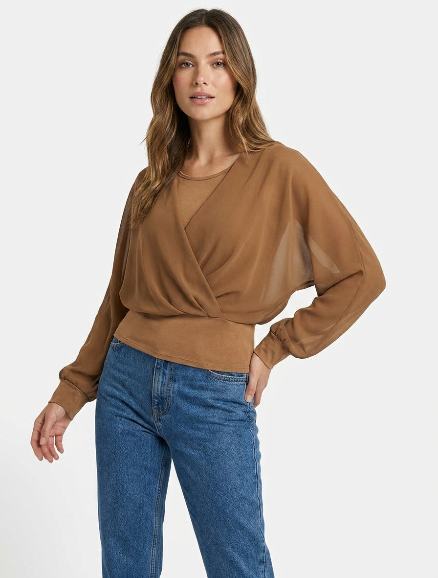 Oberteil mit Fledermausärmeln und Wickeloptik - Kamel