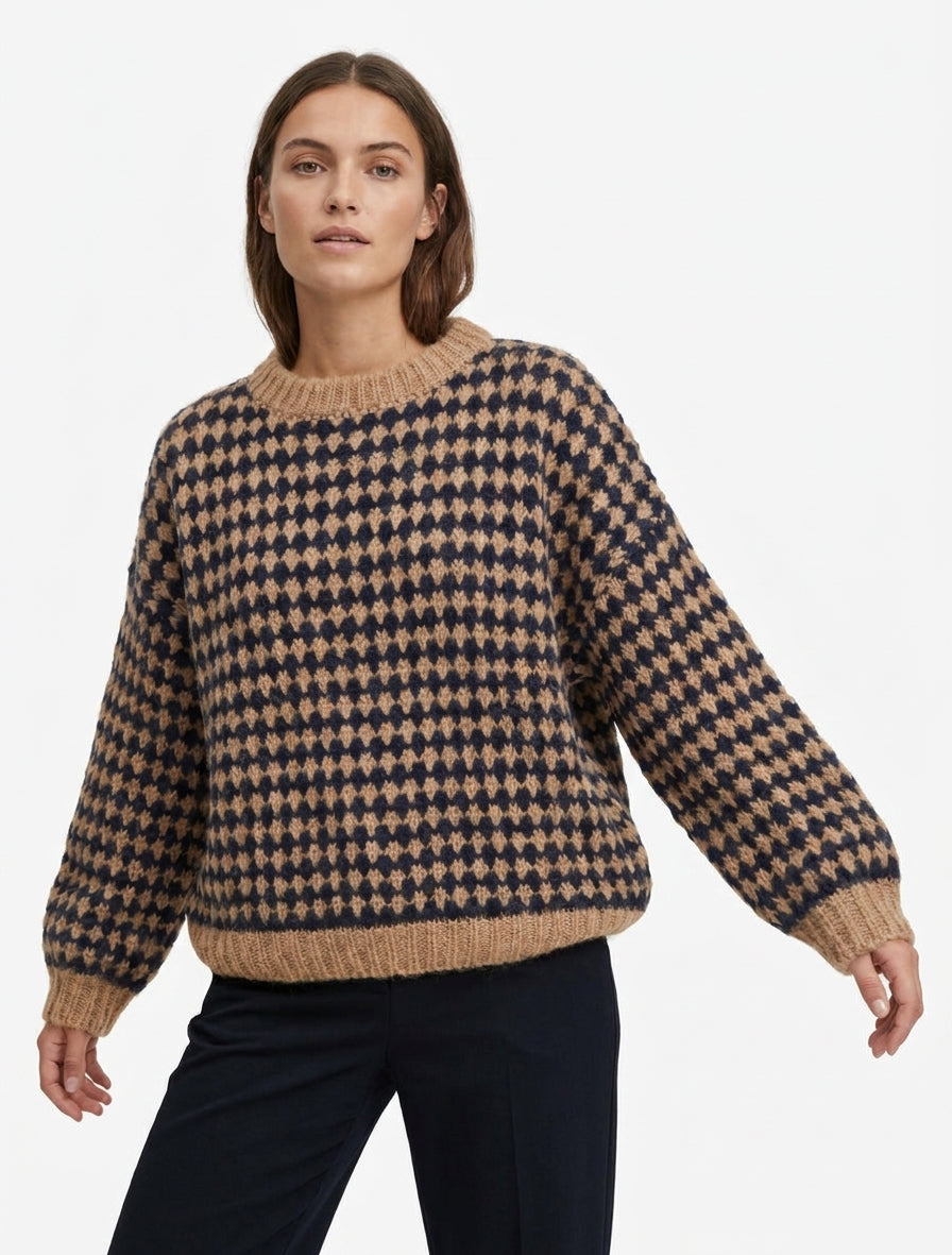 Weit geschnittener Pullover aus Mohair-Mischung mit Schuppenmuster. - Kamel