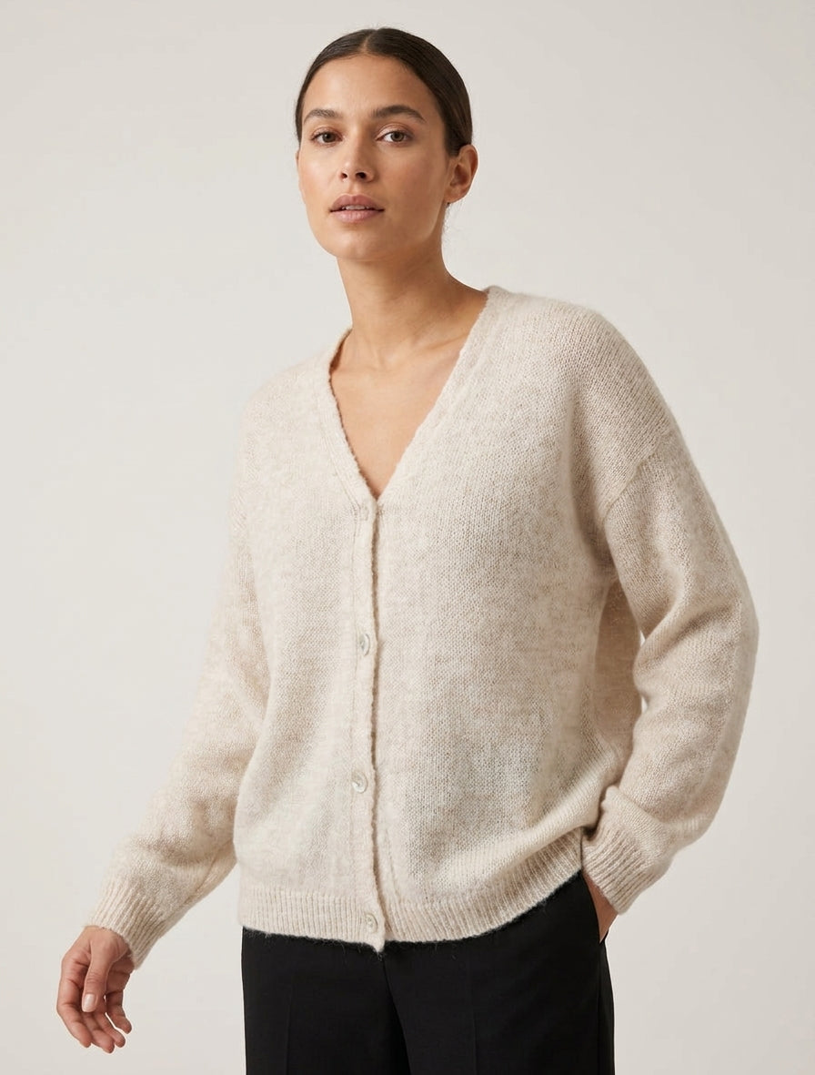 Weit geschnittener Mohair-Pullover mit V-Ausschnitt - Ecru