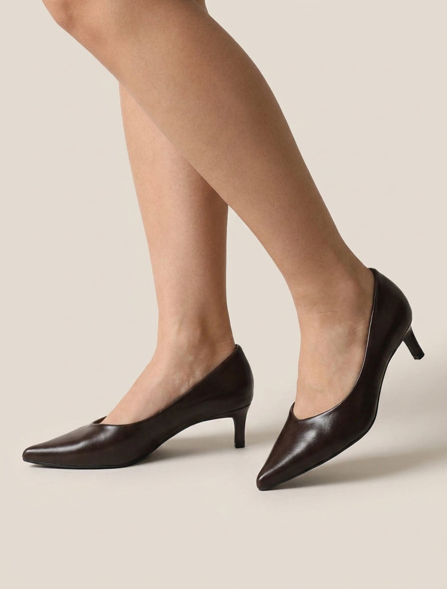 Pumps aus Kunstleder mit spitzen Zehen - Braun