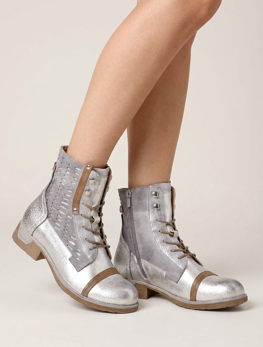 Schnürstiefeletten mit irisierenden Perforationen und Python. - Geld