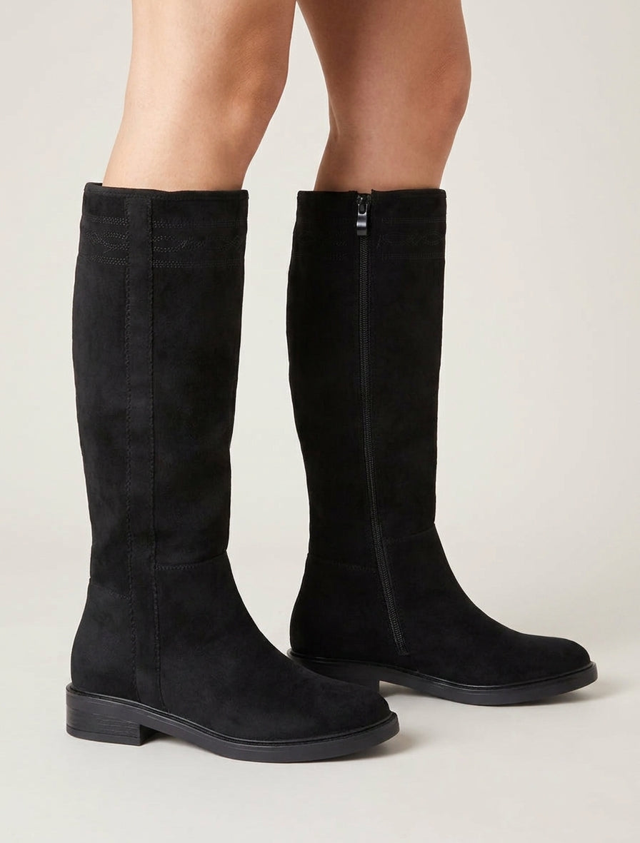Wildlederstiefel mit Ziernähten - Schwarz
