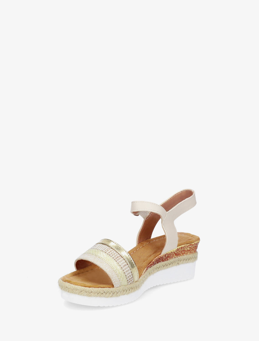 Keilsandalen mit strukturierten Flechtungen verziert. - Beige