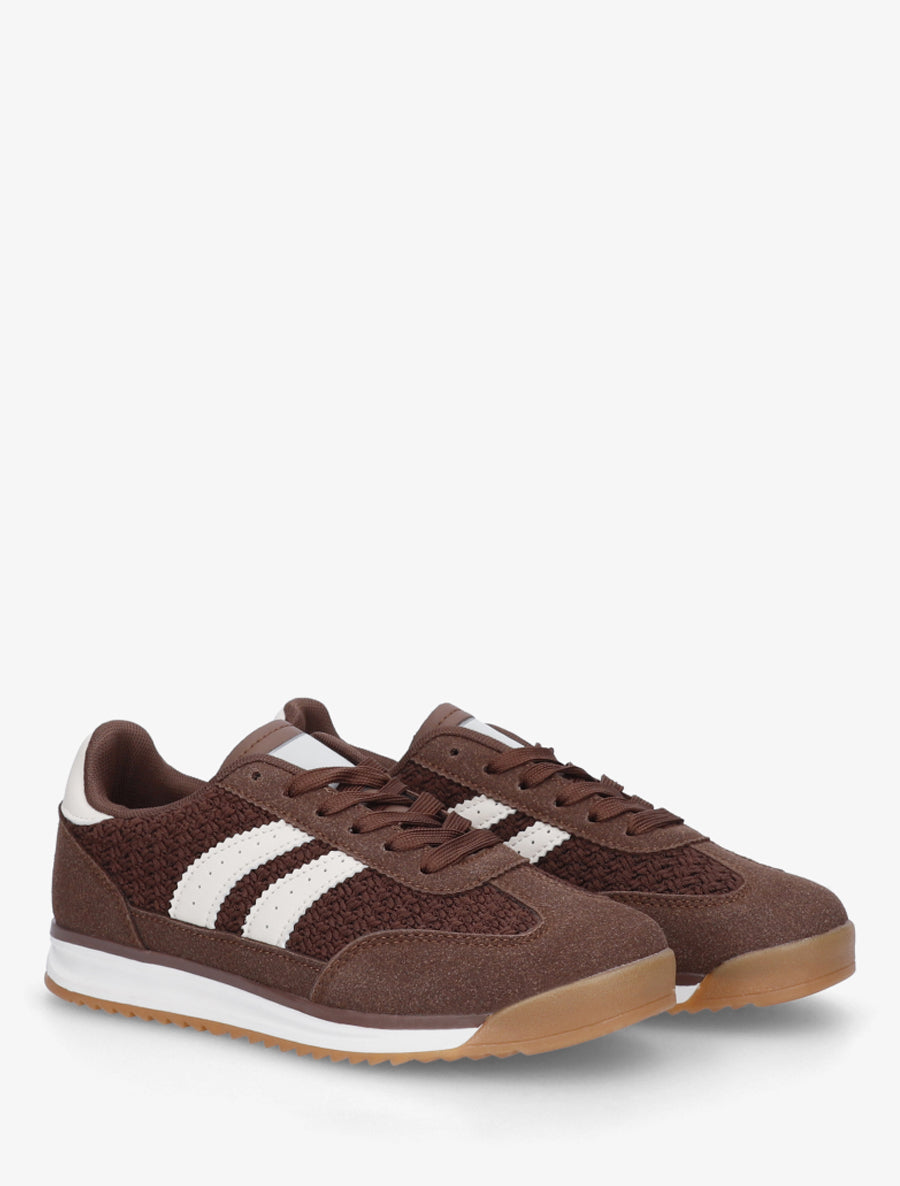 Flache Sneakers mit Streifen und kontrastierendem Fersenteil - Braun
