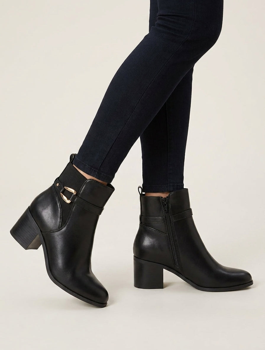 Kunstleder-Stiefeletten mit elastischem Knöchel. - Schwarz