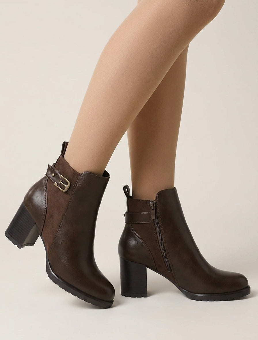 Stiefeletten aus Kunstleder und Veloursleder mit Metallschnalle - Braun