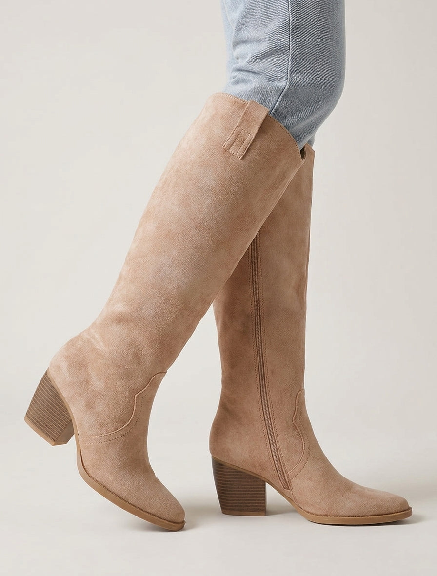 Stiefeletten aus Wildlederimitat mit spitzer Kappe - Beige