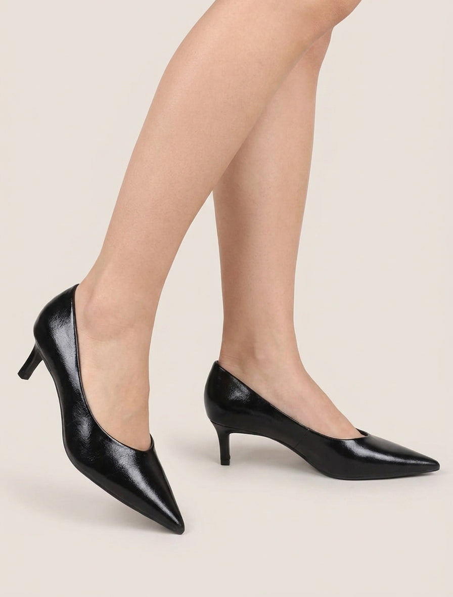 Stilettos mit spitzen Zehen und Pfennigabsätzen. - Schwarz