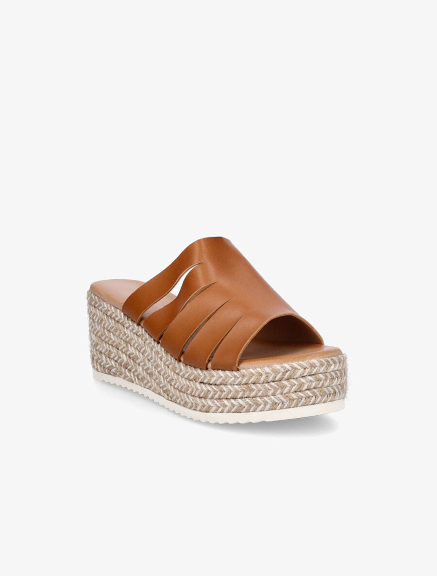 Mules compensées ajourées en simili - Camel - 2