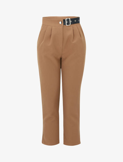 7/8 Hose mit stylisiertem Gürtel - Kamel
