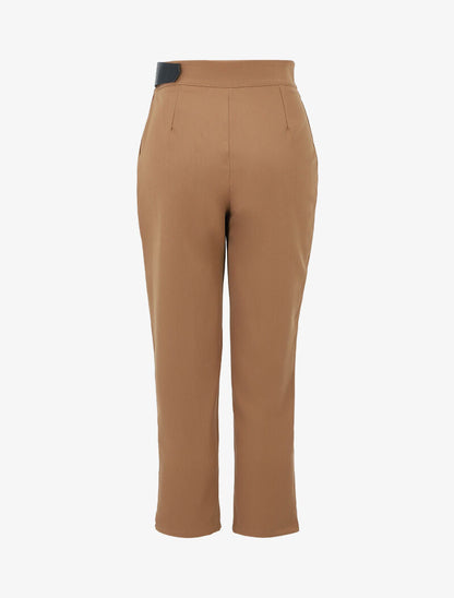 7/8 Hose mit stylisiertem Gürtel - Kamel