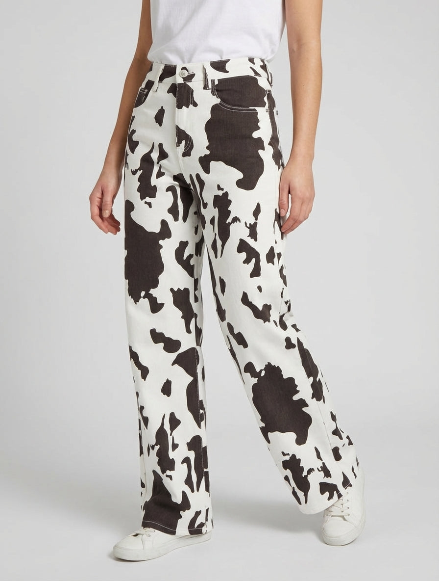 Jean mit weitem Bein und Kuhmuster - Braun