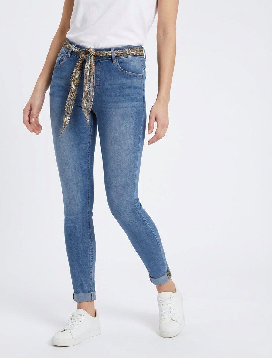Skinny-Jeans mit verspielten Säumen und Gürtel - Blau
