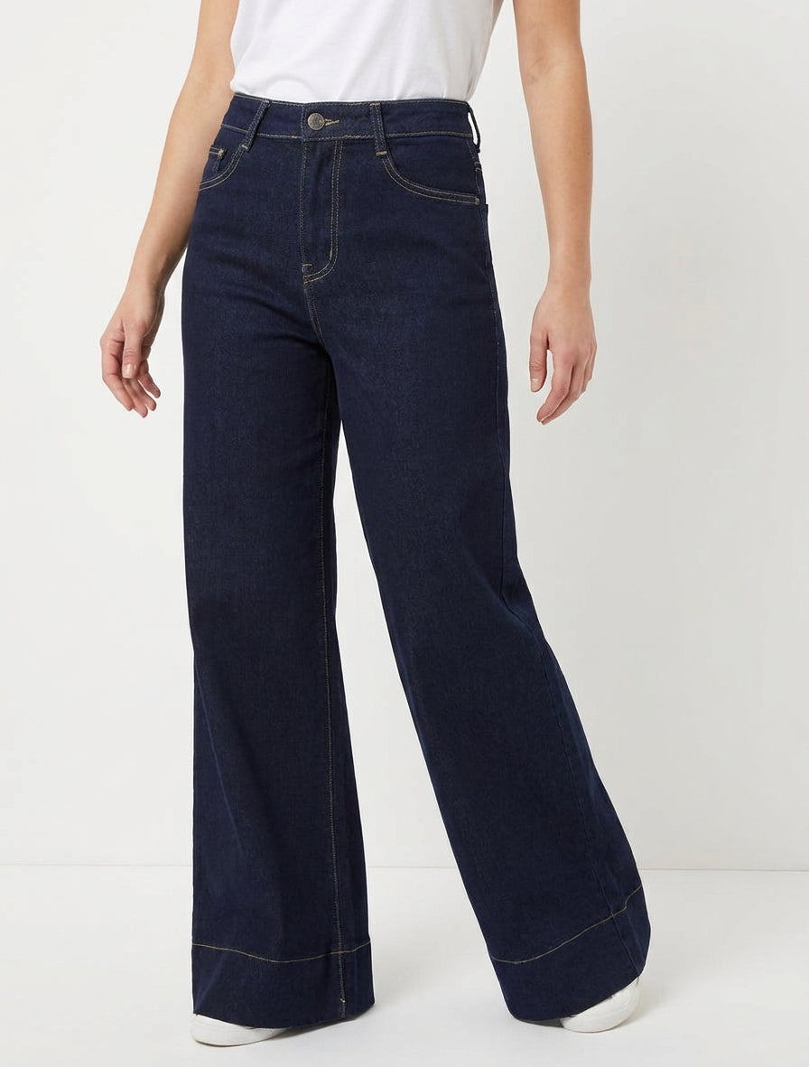 Jean in großer Größe mit sichtbaren Nähten - Rohblau