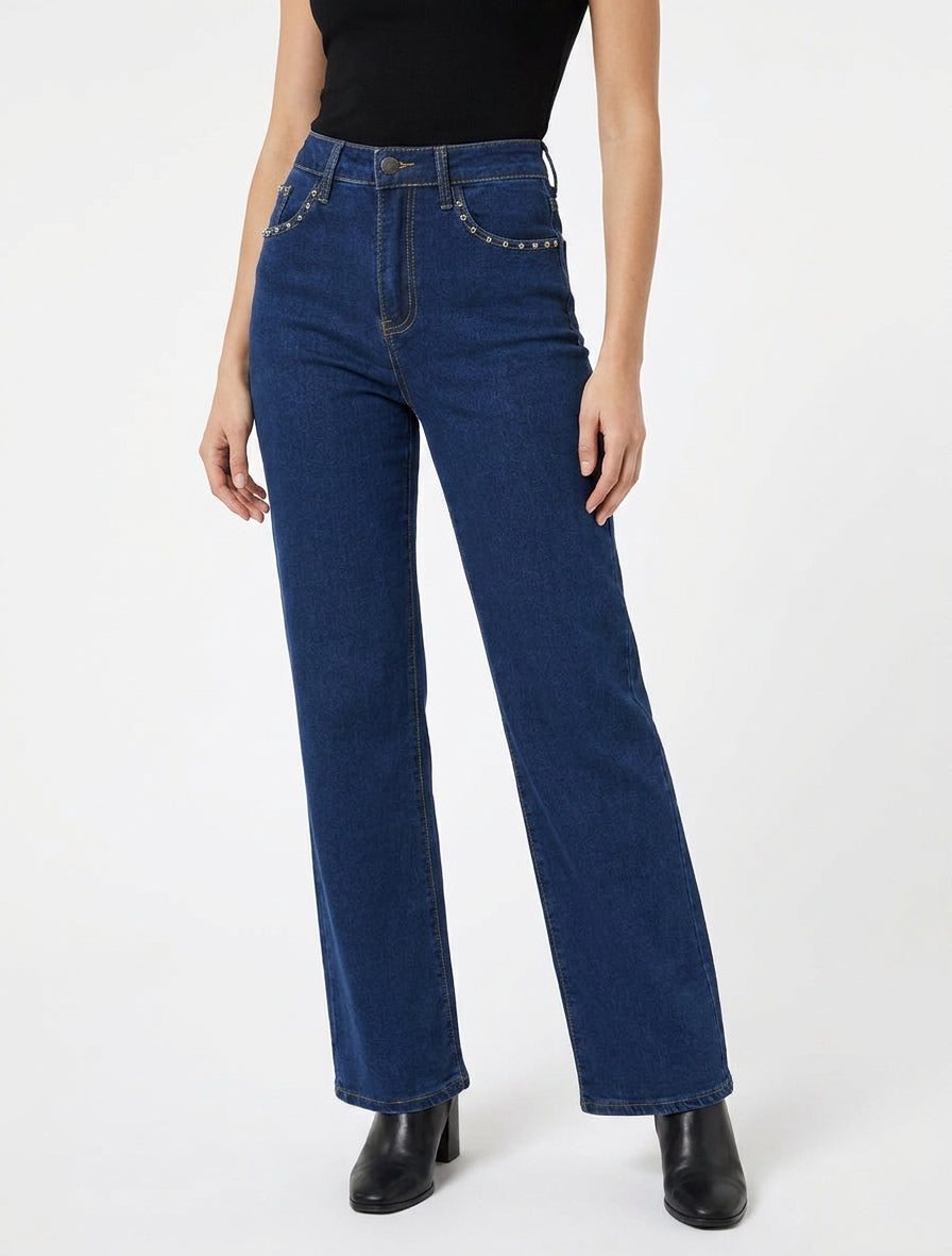 Jean mit Nieten besetzte Taschen und weitem Bein - Denimblau