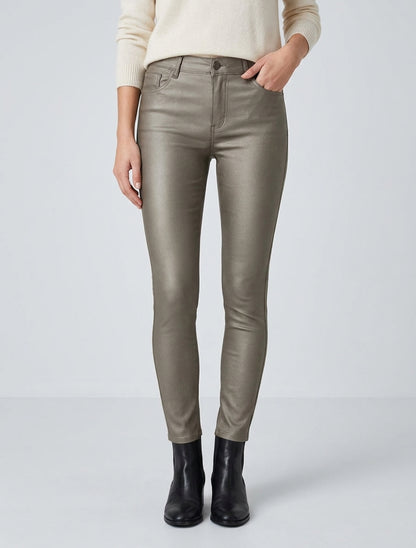 Slim-Fit-Hose in beschichteter Lederoptik - Dunkles Gold