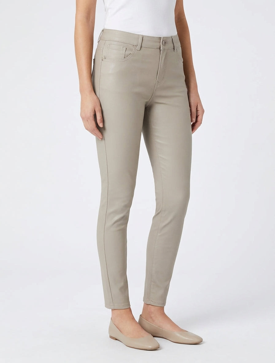Slim-Fit-Hose in beschichteter Lederoptik - Beige