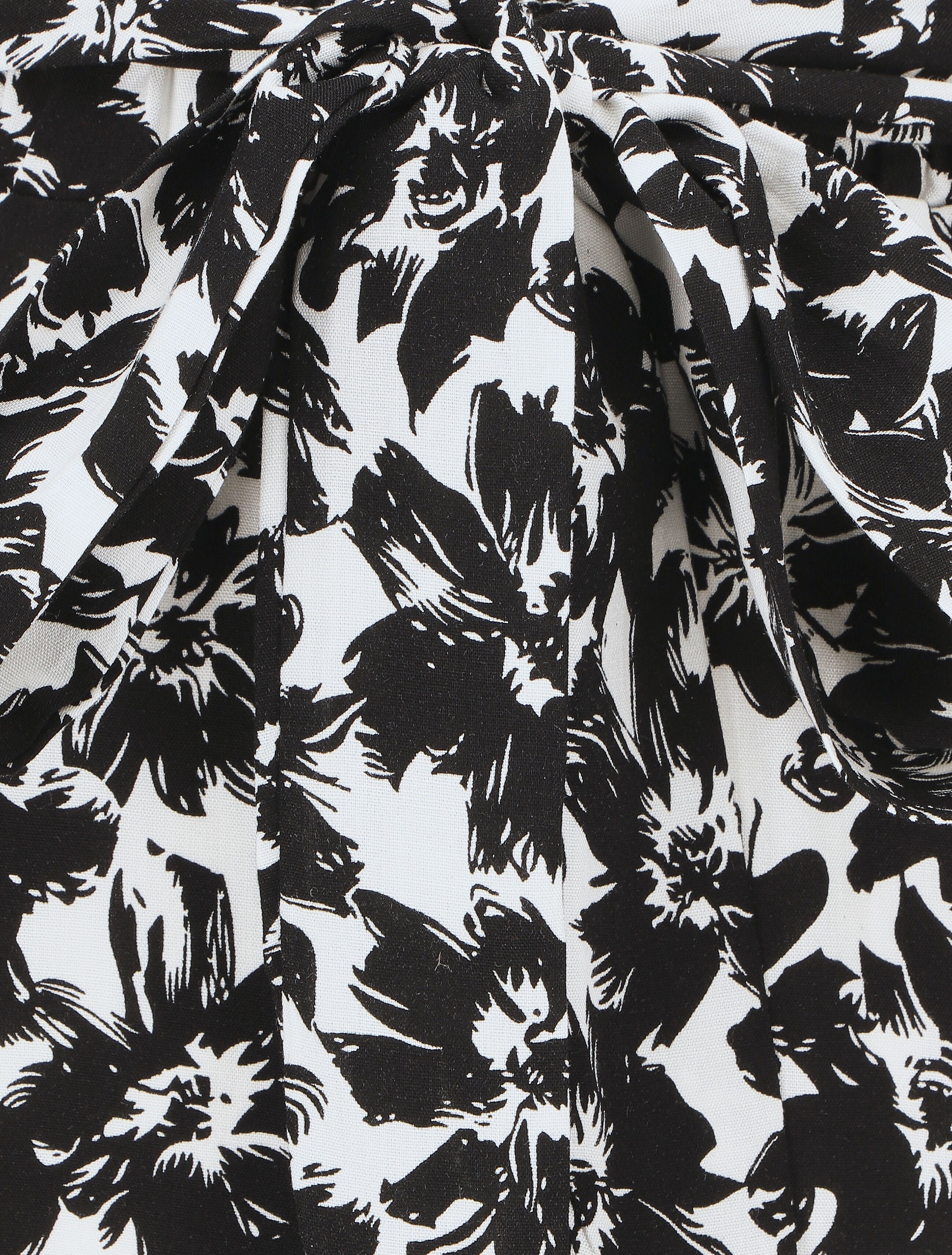 Short fluide imprimé fleurs et ceinturé - Noir - 3