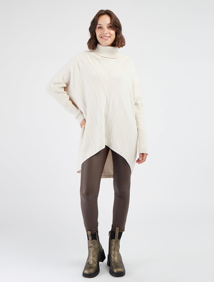 Einfarbiger langer Rollkragenpullover - Beige