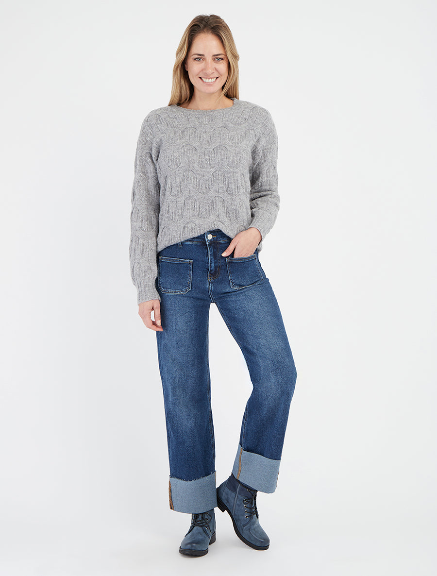 Gerader Pullover aus Fantasiestrick. - Grau