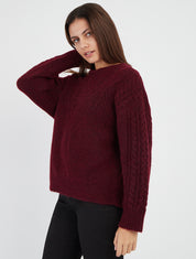 Gerader Pullover mit Rundhalsausschnitt aus stilisiertem Strick. - Bordeaux