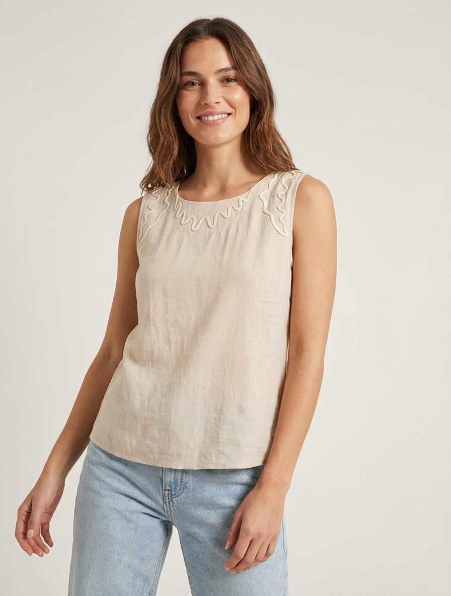 Einfarbiges Oberteil mit Wellenstickerei-Details - Beige
