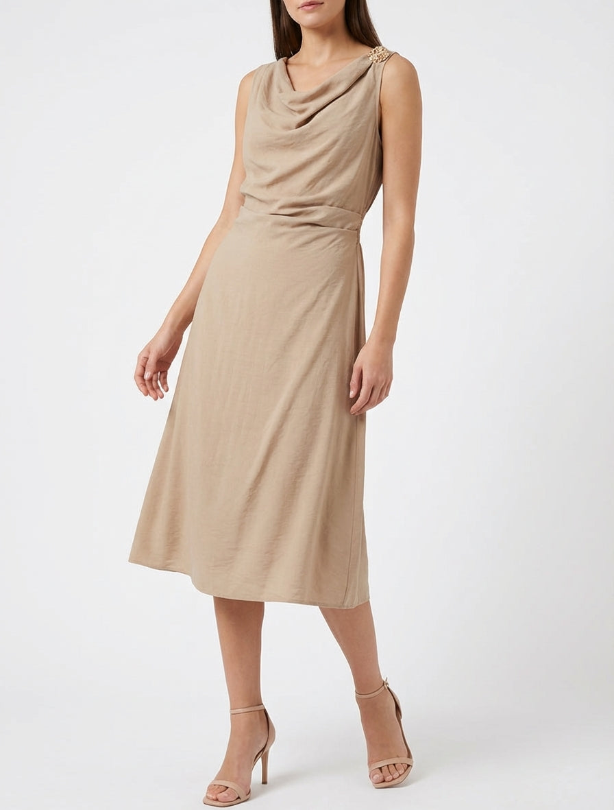 Ärmelloses langes Kleid mit Drapierungseffekt - Dunkelbeige