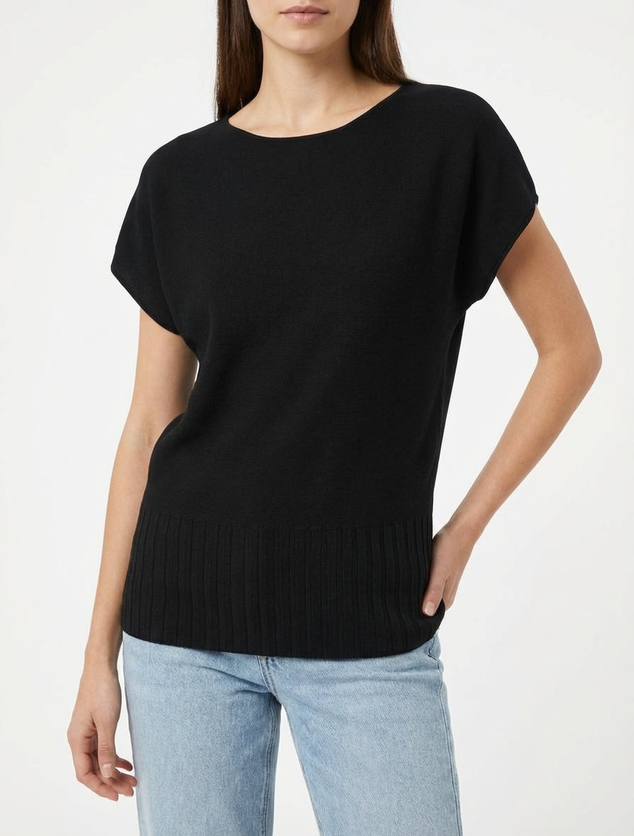 Feiner einfarbiger Pullover mit rundem Halsausschnitt. - Schwarz