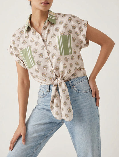 Kurz geschnittene Blumenprint-Bindebluse - Olivgrün