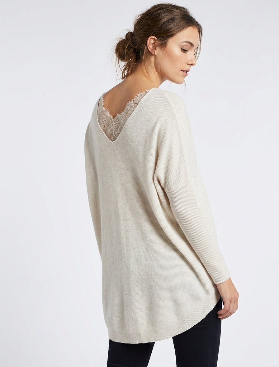 Langer Pullover mit Spitzen-Detail am Rücken. - Beige
