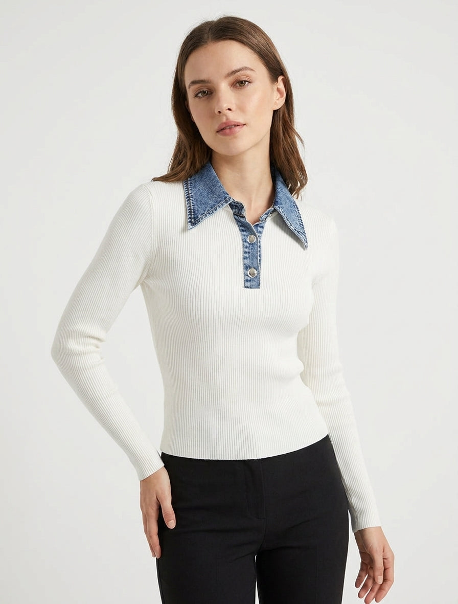 Feinstrickpullover mit Knopfkragen aus Jeansstoff - Ecru