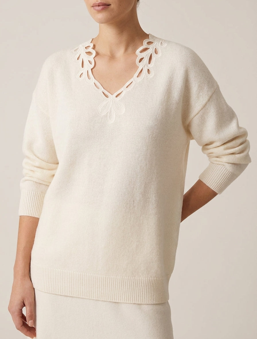 Einfarbiger Pullover mit durchbrochenem V-Ausschnitt - Ecru