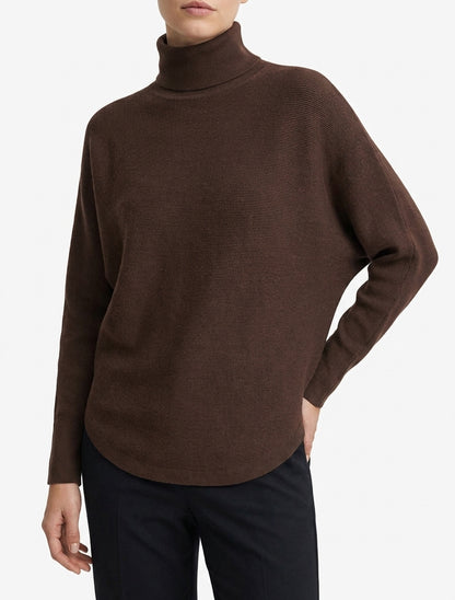 Einfarbiger Pullover mit Fledermausärmeln - Braun