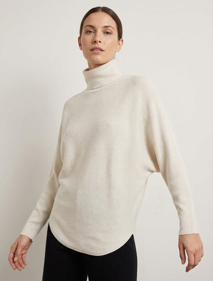 Einfarbiger Pullover mit Fledermausärmeln - Creme