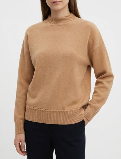 Weit geschnittener Pullover mit Stehkragen und Ziernaht - Kamel